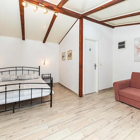2 Bedroom Stunning In Kastel Kambelovac * Kastela