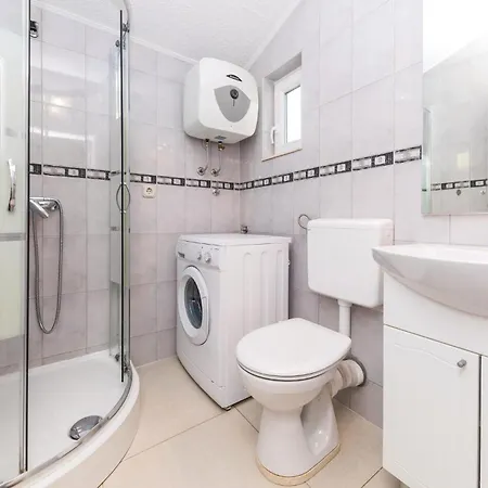 2 Bedroom Stunning In Kastel Kambelovac