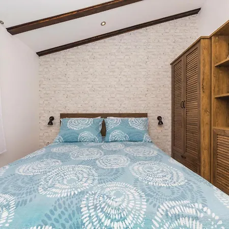 Holiday home 2 Bedroom Stunning In Kastel Kambelovac