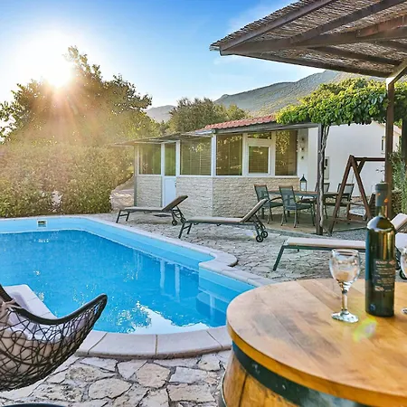 Semesterbostad Kastel Kambelovac With Sea View I