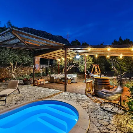 Semesterbostad Kastel Kambelovac With Sea View I Kaštela